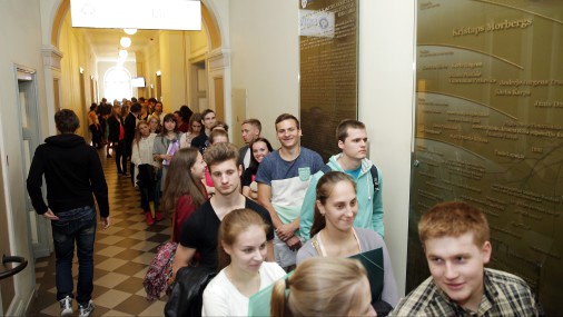 Arī šogad interese par studijām Latvijas augstskolās turpina samazināties