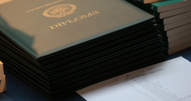 Studentu skaits turpina rukt; pieaug interese par eksakto zinātņu studijām